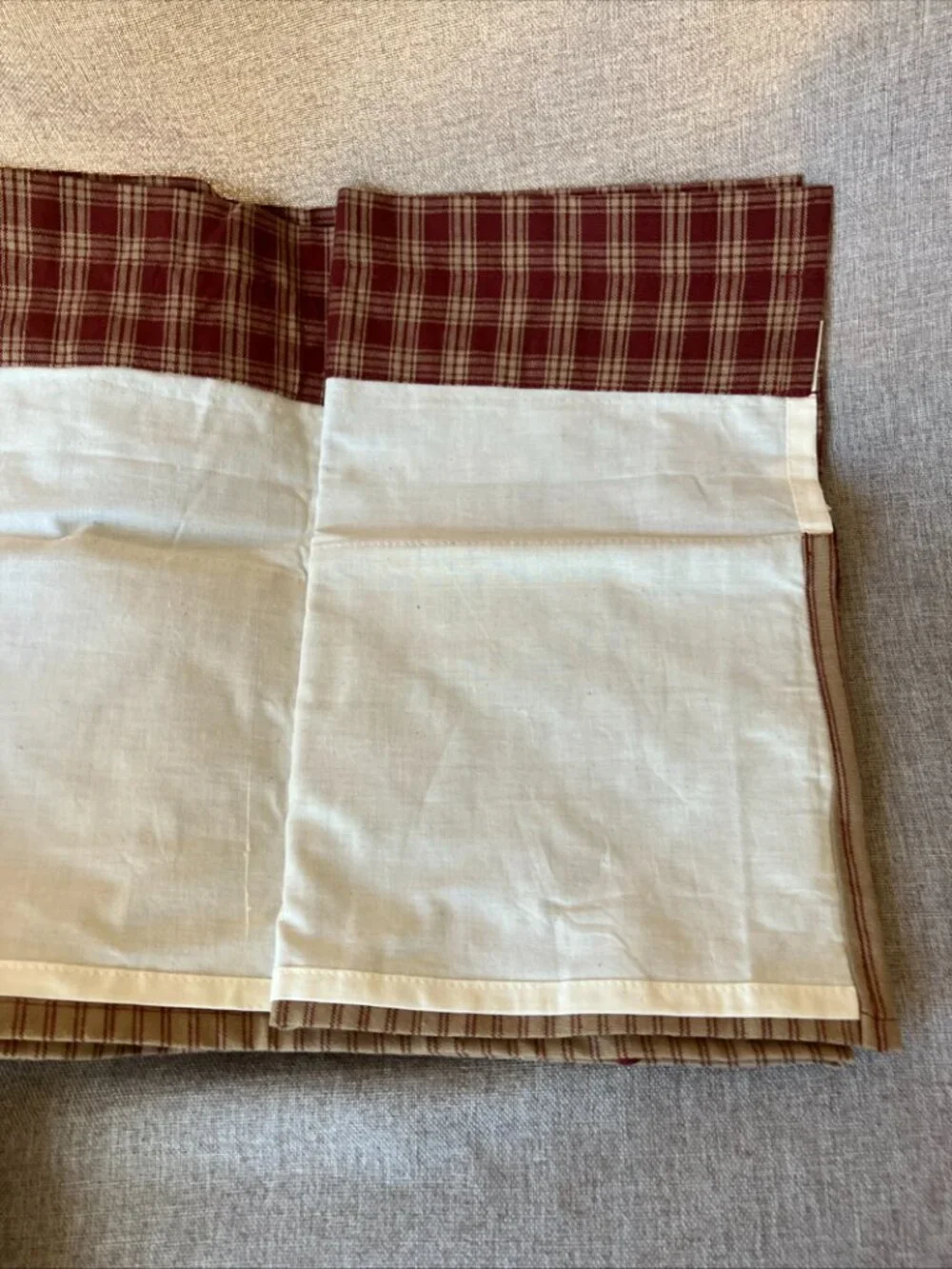 Sturbridge Point Valance in Wine Plaid/Stripe 72x15 Lined, New, Still in Package